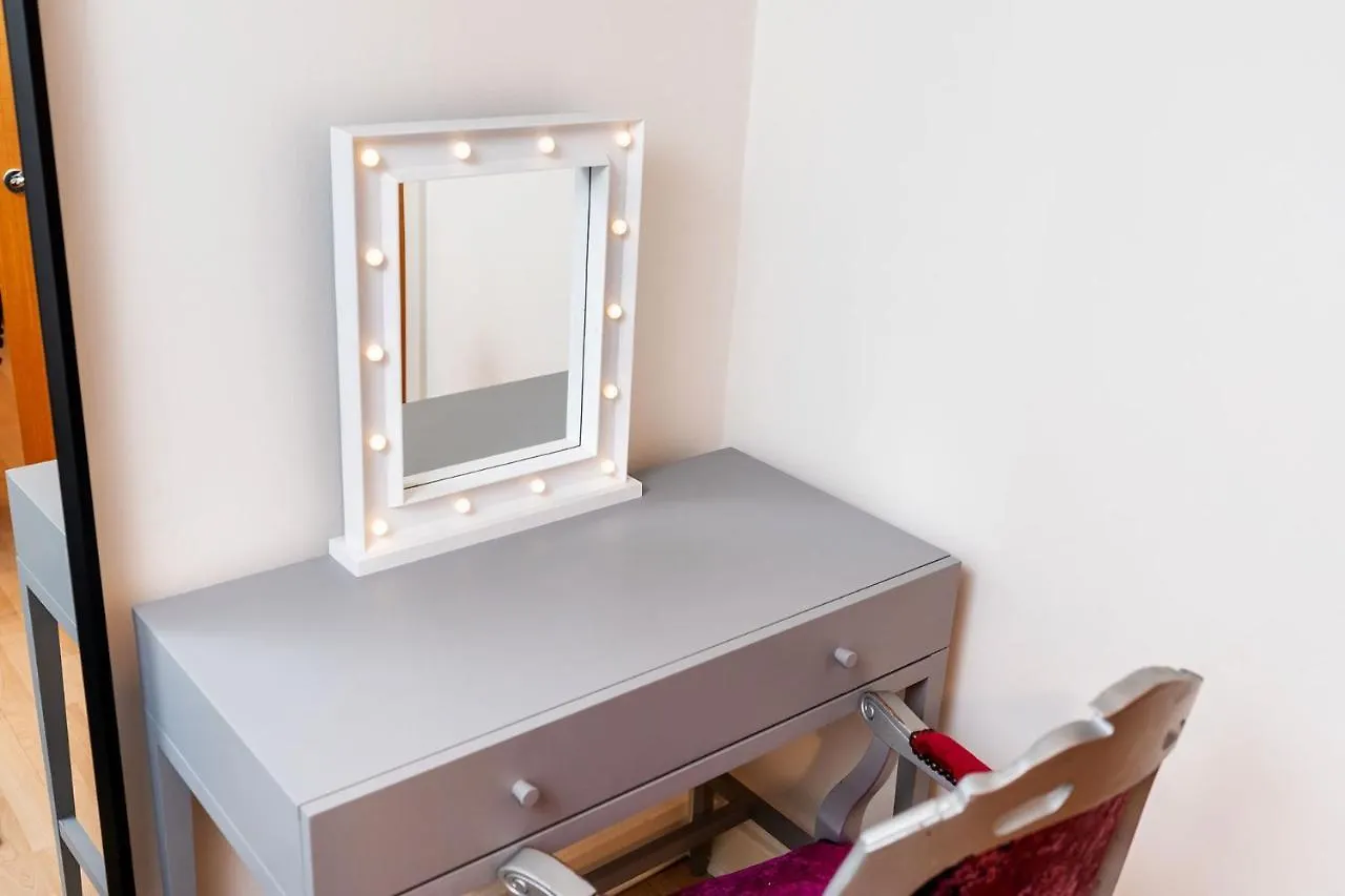 Doncaster Lakeside Reach Apartment